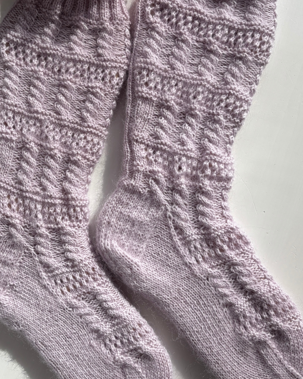 Fluffy, villasukat, neuleohje