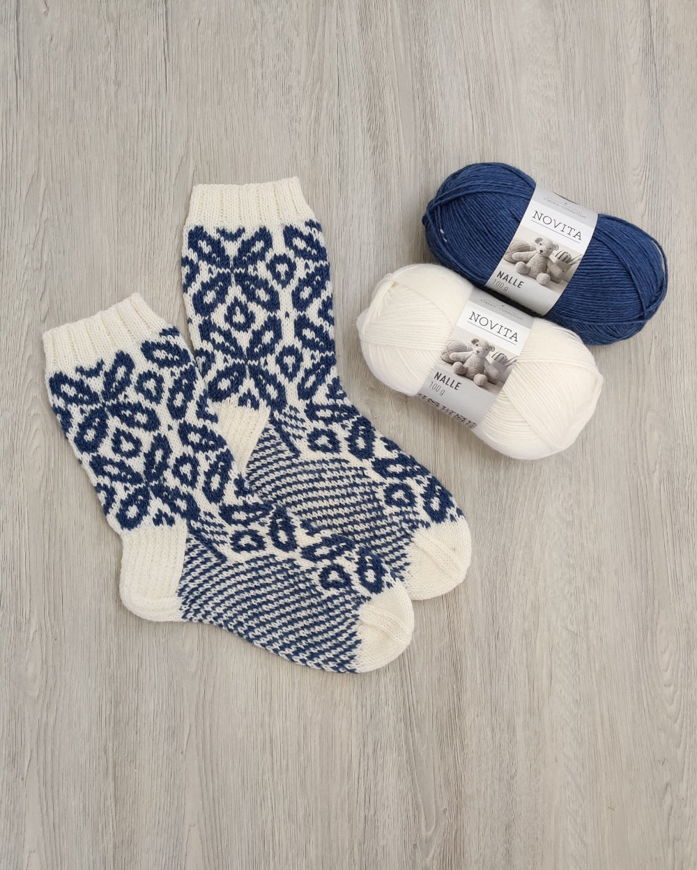 Aamukaste-villasukat, neuleohje