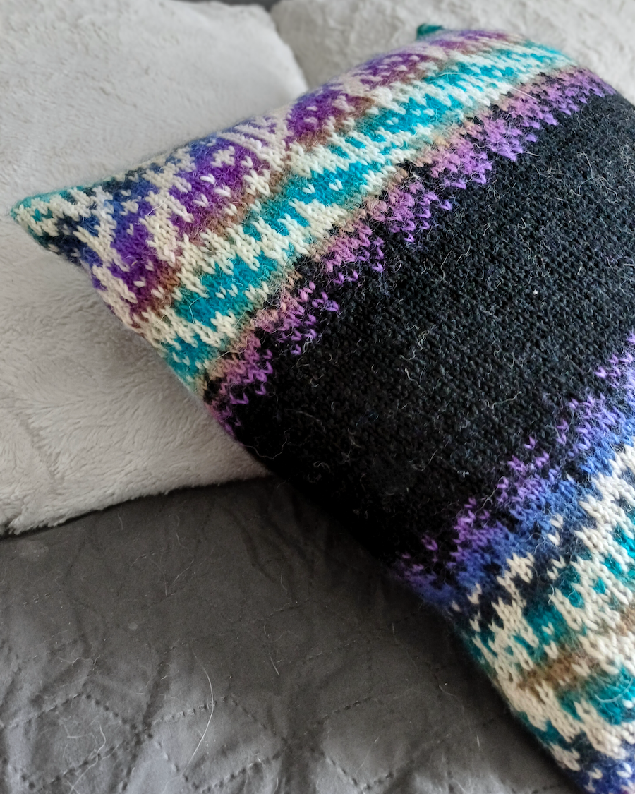 Auroora-tyynynpäällinen, neuleohje