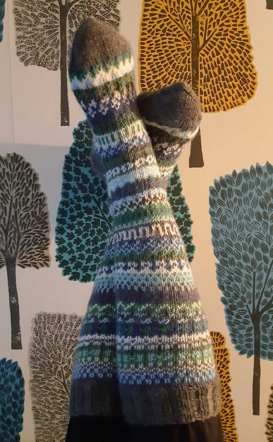 Colorworked-kirjoneulesukat, neuleohje