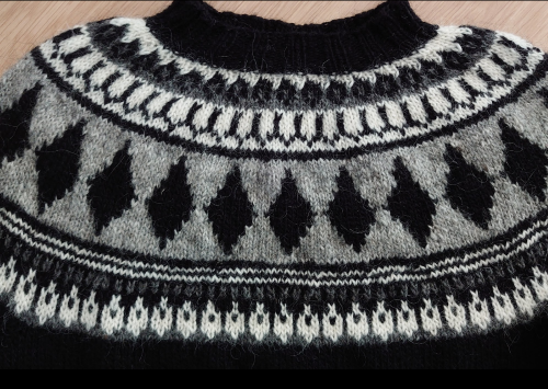 Hela-kaarrokeneule, neuleohje