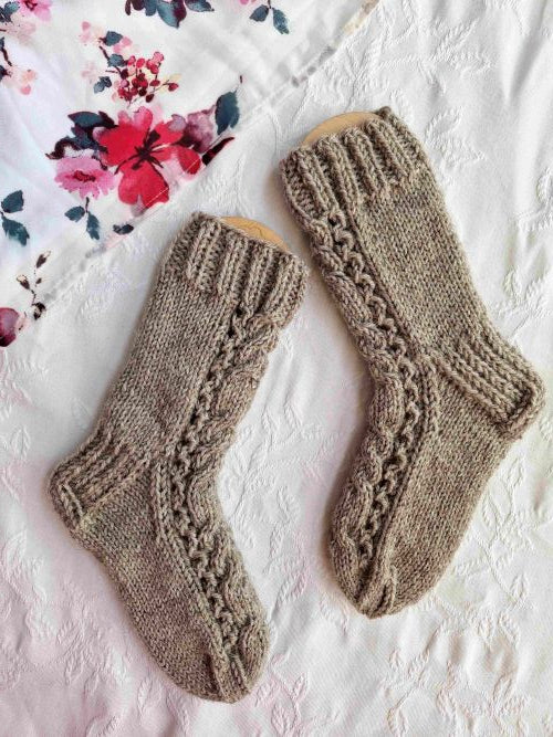 Hello Summer-palmikkosukat, neuleohje