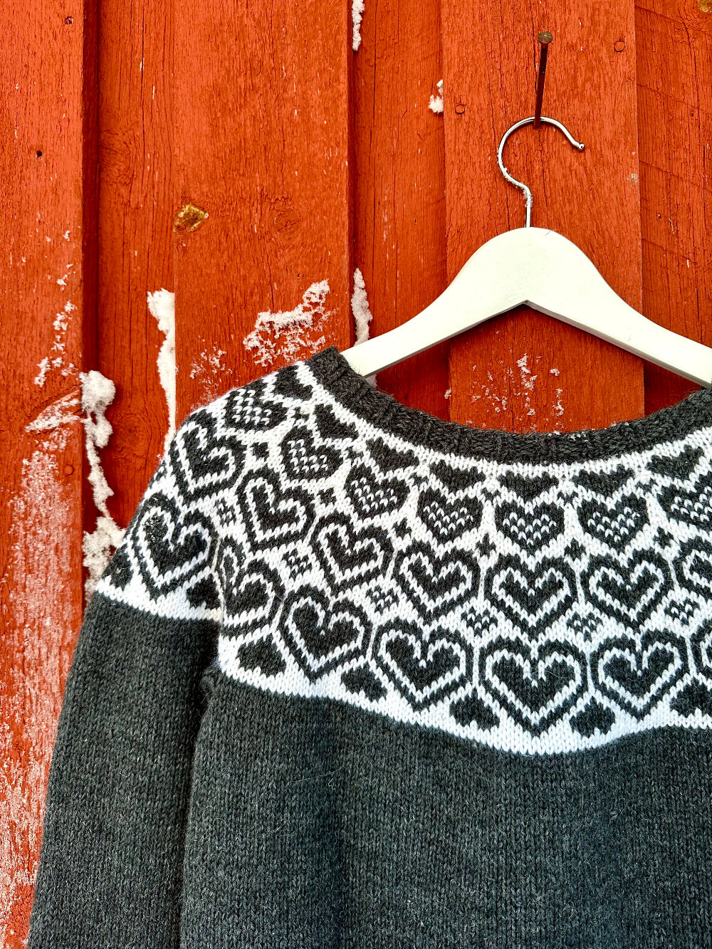 Hellyys-kaarrokeneule, neuleohje