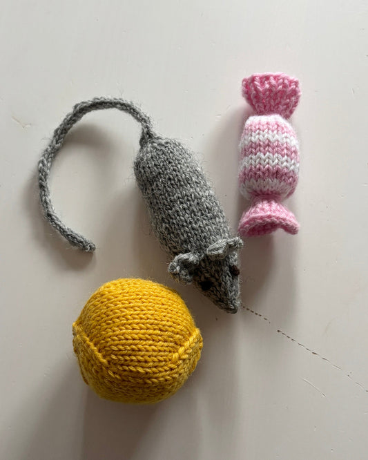 Kissojen Keväthepuli-lelusetti, neuleohje