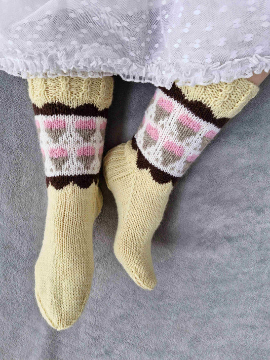 Jäätelökesä-kirjoneulesukat, neuleohje