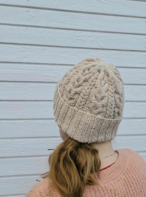 Jäljet-palmikkopipo, neuleohje