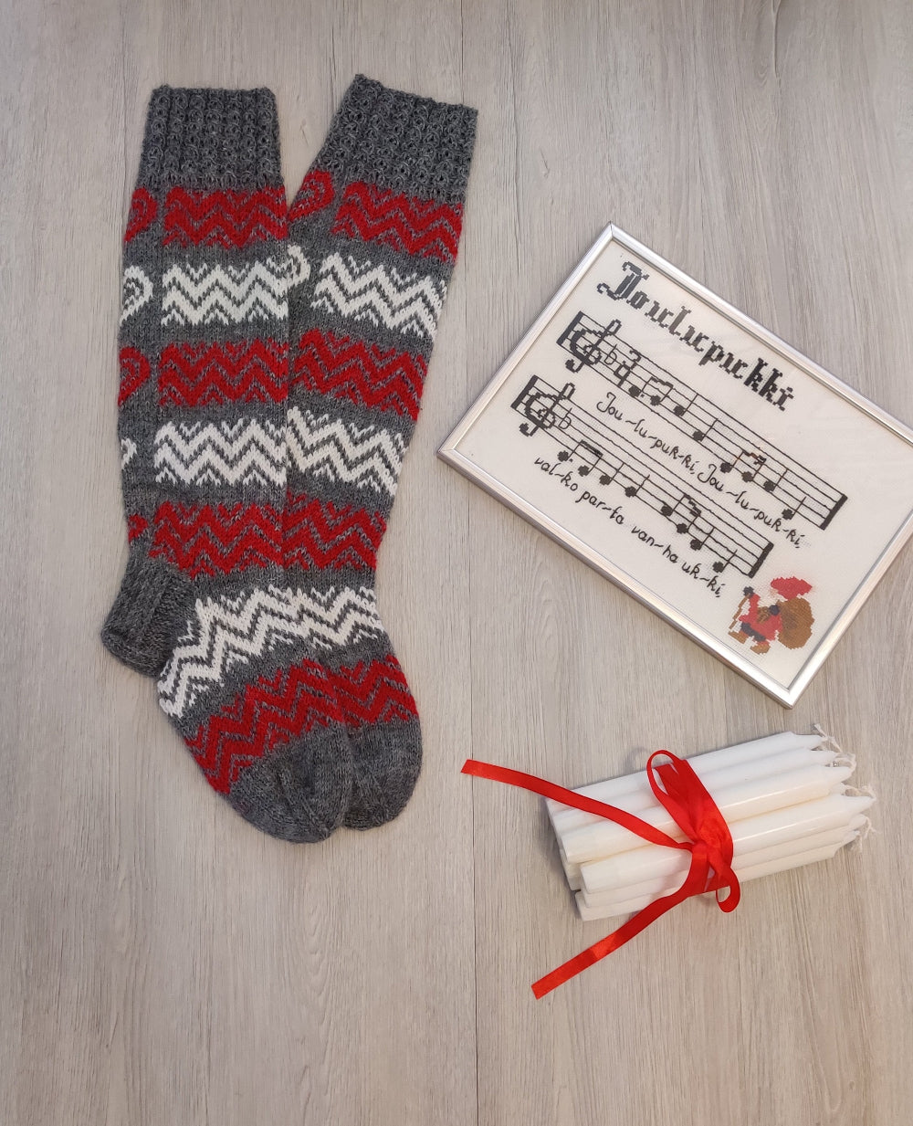 Joulu asuu sydämessä-villasukat, neuleohje