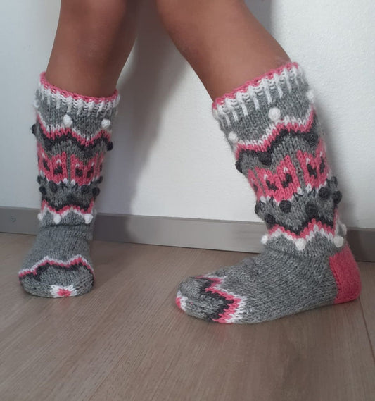 Lasten Kettujuttu-sukat, neuleohje