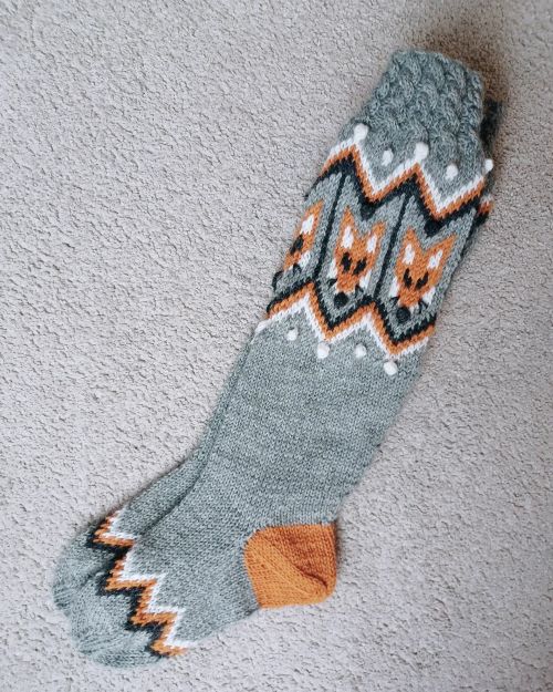 Pitkävartiset Kettujuttu-sukat, neuleohje