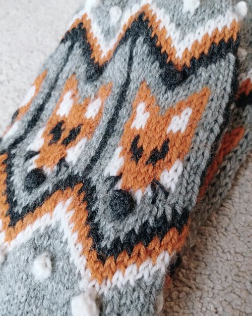 Pitkävartiset Kettujuttu-sukat, neuleohje