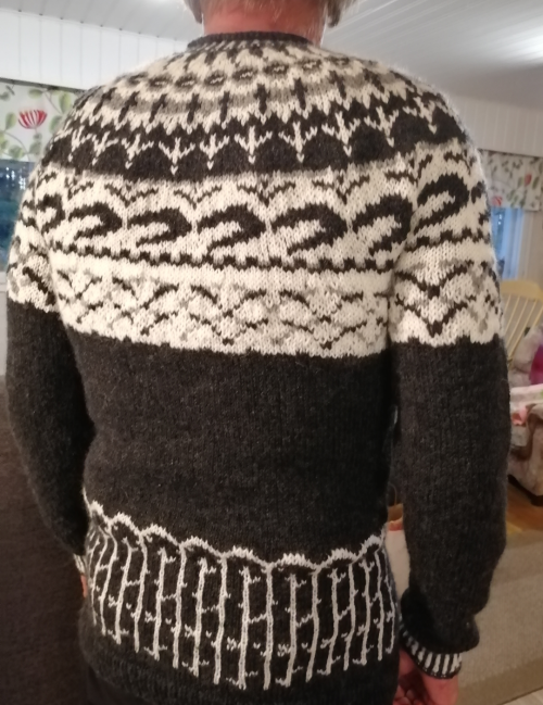 Korppi-kaarrokeneule, neuleohje