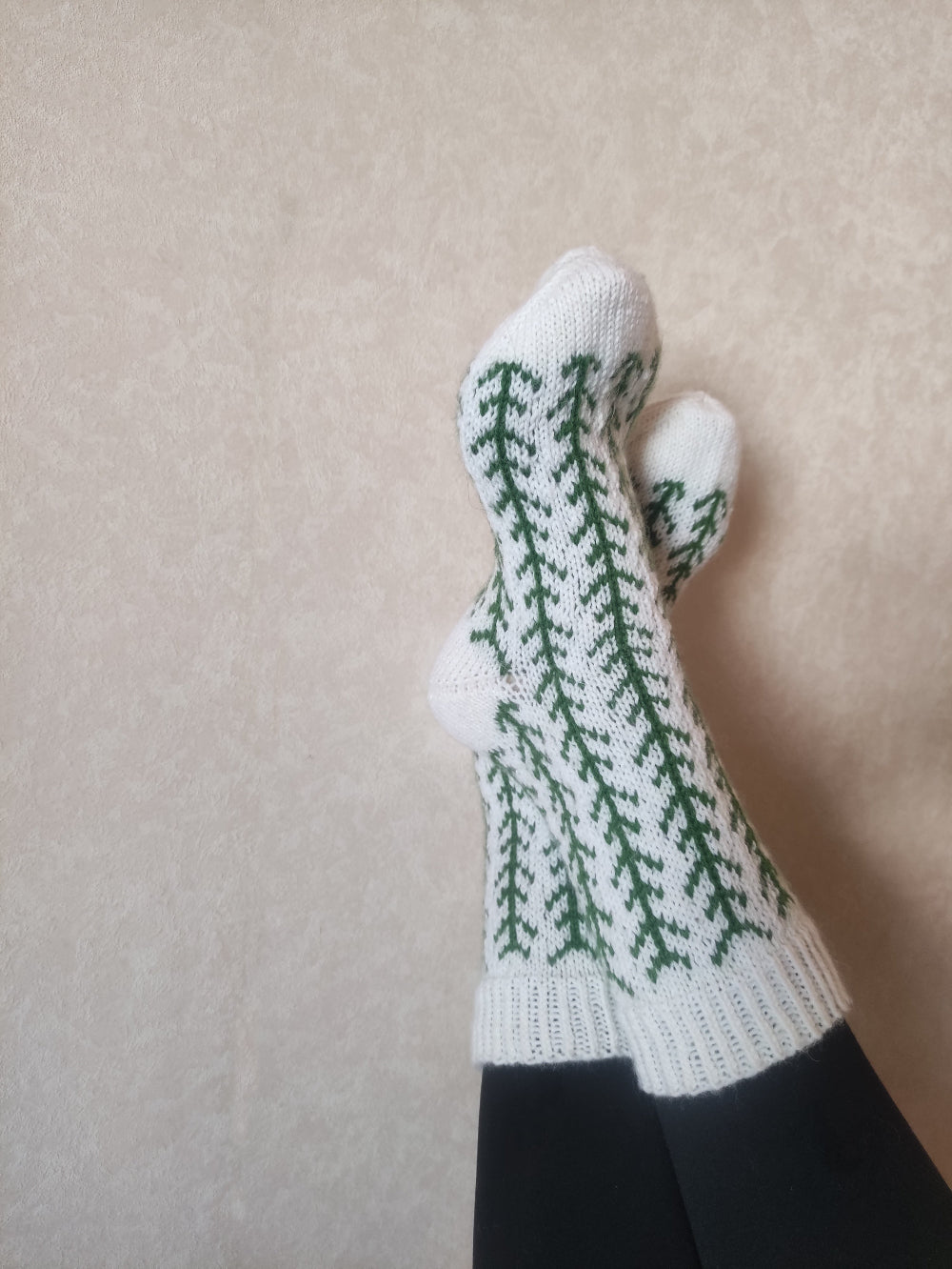 Korsi-sukat, neuleohje