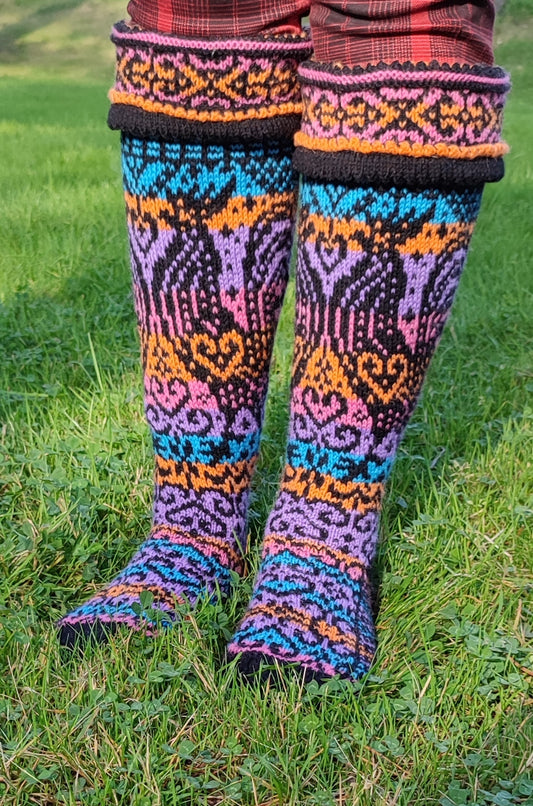 Kukko komea-kirjoneulesukat, neuleohje