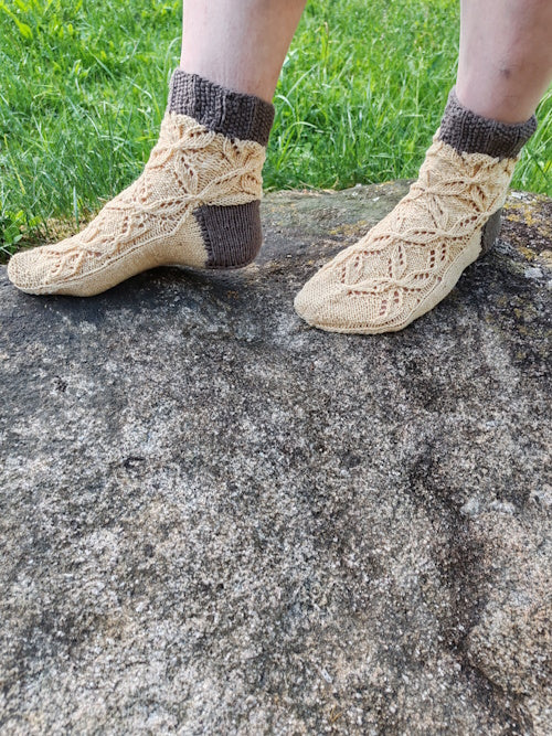 Lilya-sukat, neuleohje