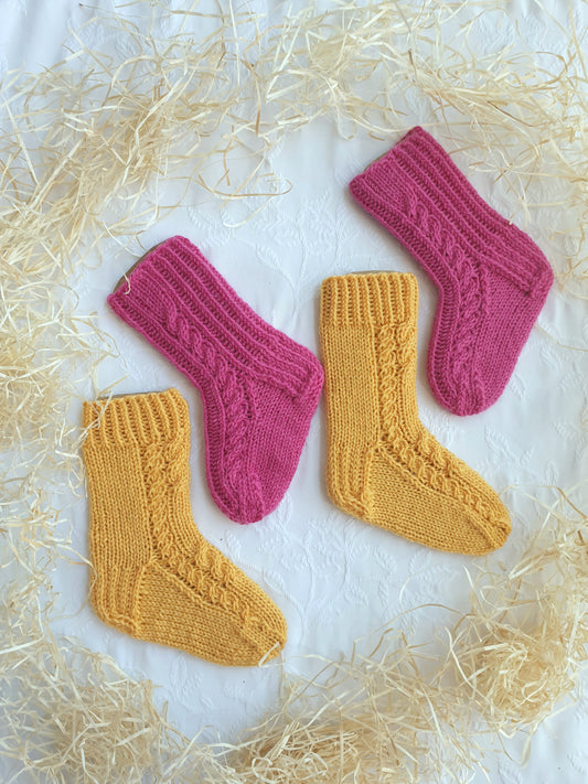 Edena & Elli palmikkosukat, neuleohje