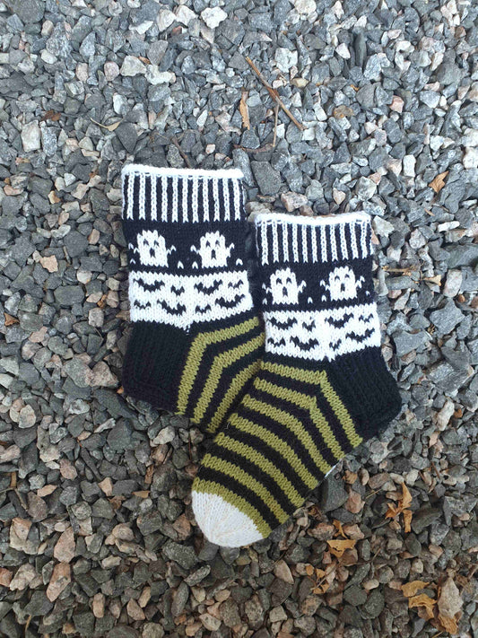 Lasten Ghostie-sukat, neuleohje