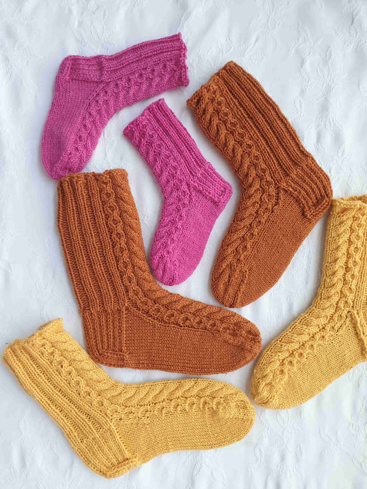 Olivia-palmikkosukat, neuleohje