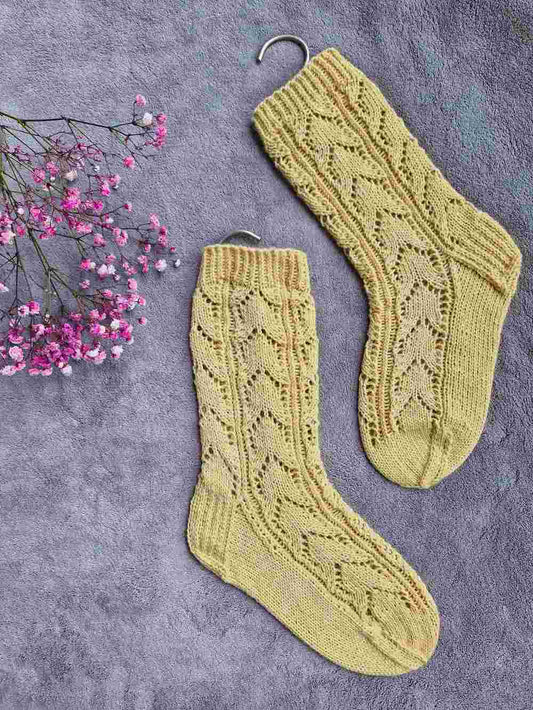 Sunny Moments-pitsisukat , neuleohje