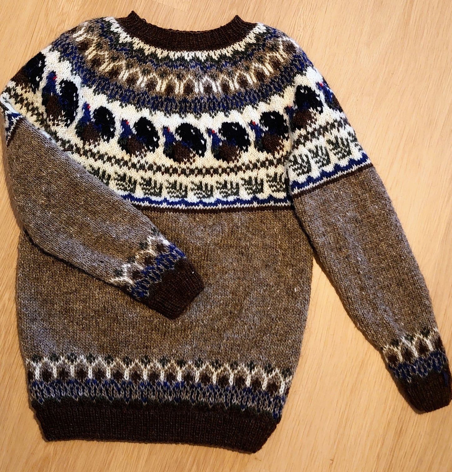 Ukkometso-kaarrokeneule, neuleohje