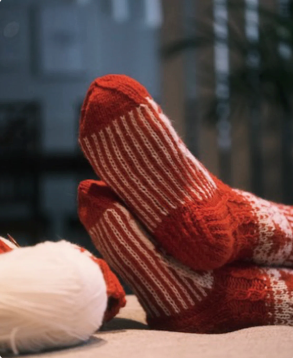 Jouluilo- villasukat, neuleohje