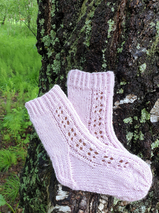 Neliapilat-pitsisukat, neuleohje