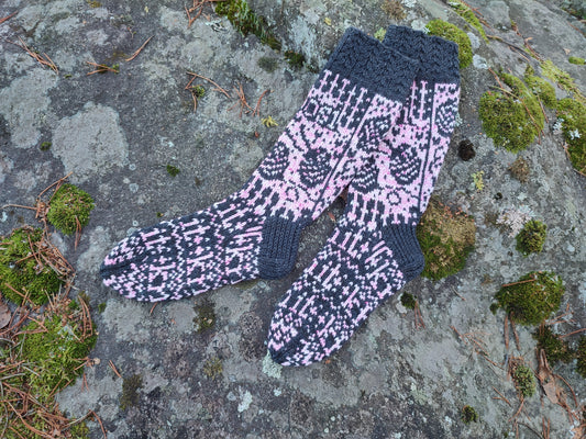 Neuloosi-kirjoneulesukat, neuleohje