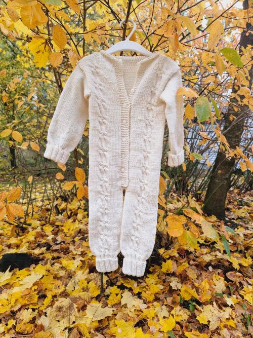 Nuppunen-haalari vauvalle, neuleohje