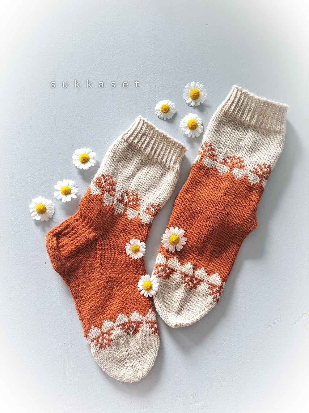 Pikku lehmusto–villasukat, neuleohje