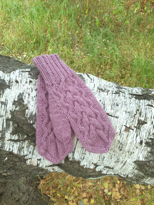 Omalla polulla-palmikkolapaset, neuleohje