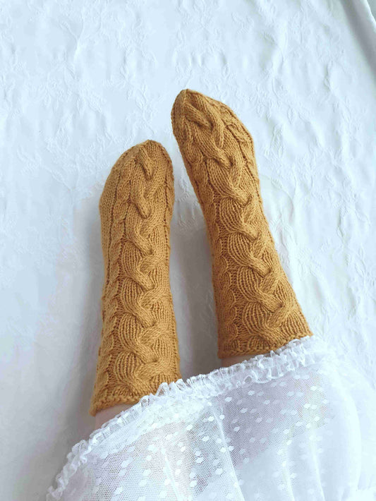 Oona-palmikkosukat, neuleohje