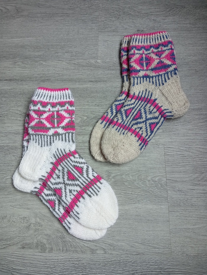 Pampa-kirjoneulesukat, neuleohje