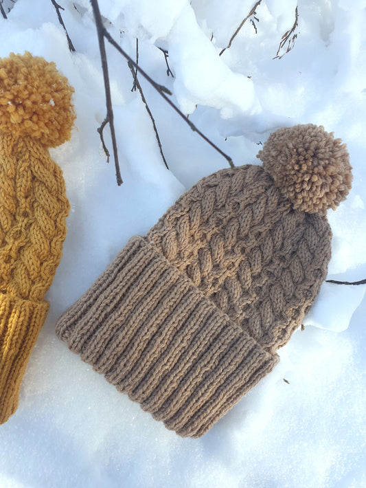 Polkuja pitkin-palmikkopipo, neuleohje