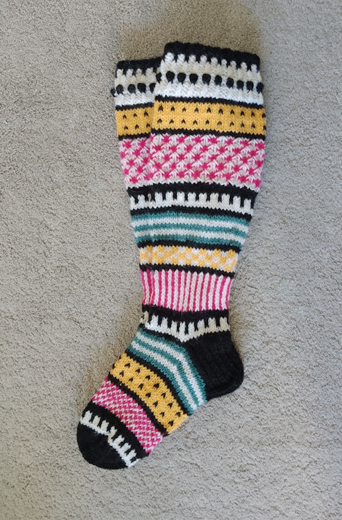 Suunta-kirjoneulesukat, neuleohje