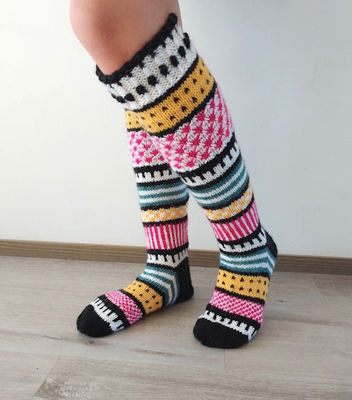 Suunta-kirjoneulesukat, neuleohje