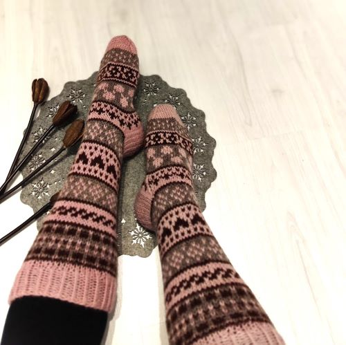 Sarastus-sukat, neuleohje