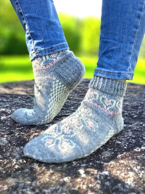 Soma-villasukat, neuleohje