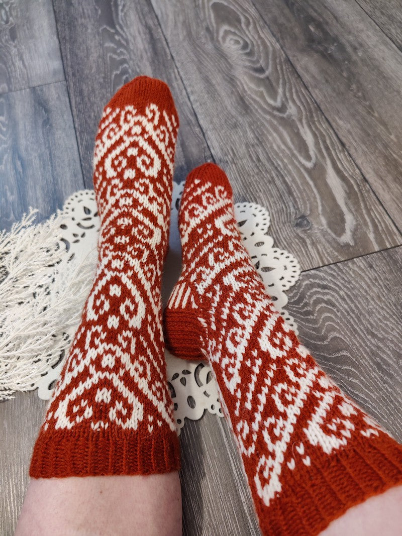 Sydänjää-villasukat, neuleohje