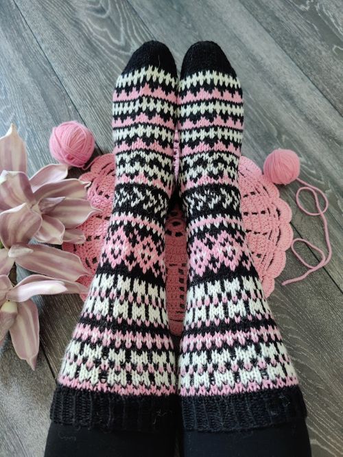 Taika-sukat, neuleohje