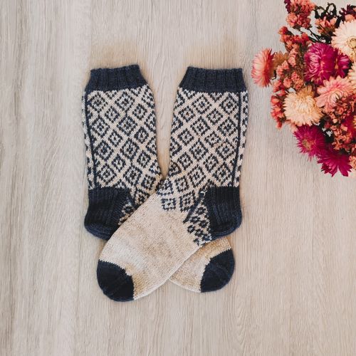 Toivo-sukat, neuleohje