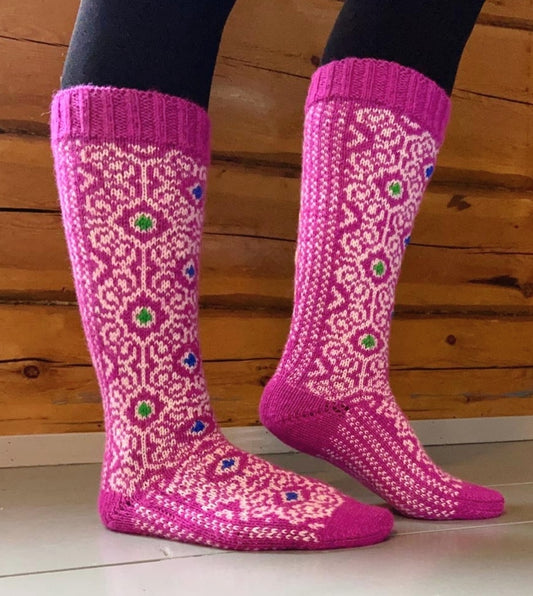 Tuulia-kirjoneulesukat, neuleohje