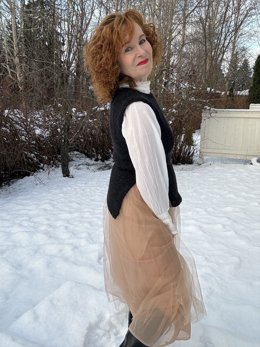 Yönmusta-neuleliivi, neuleohje