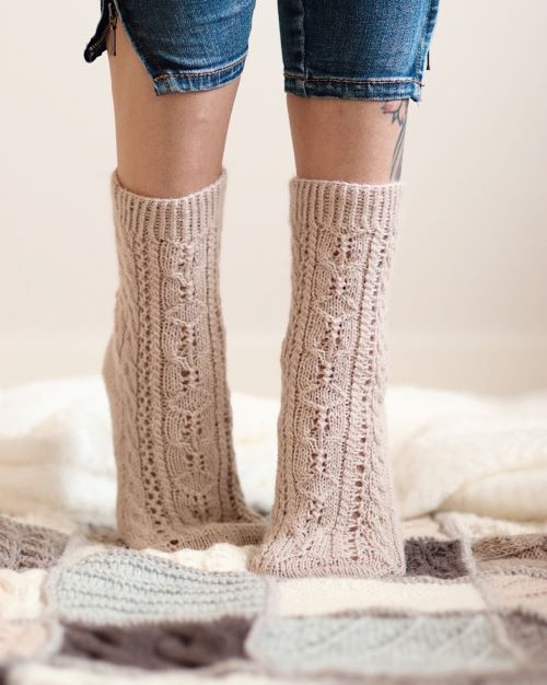 Amore-sukat, neuleohje