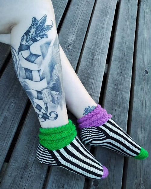 Beetlejuice-sukat, neuleohje