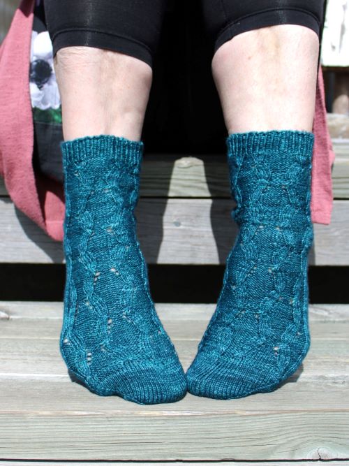 Carrie-sukat, neuleohje