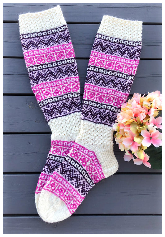 Cherrytales-kirjoneulesukat, neuleohje