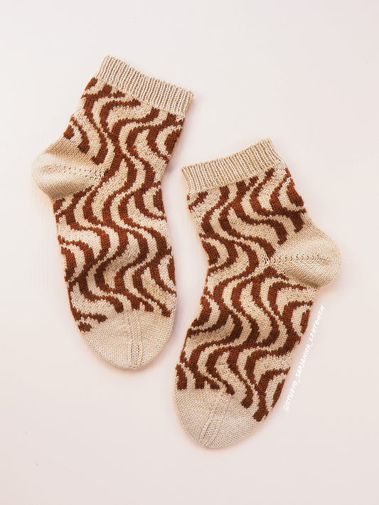 Dorrit-sukat, neuleohje