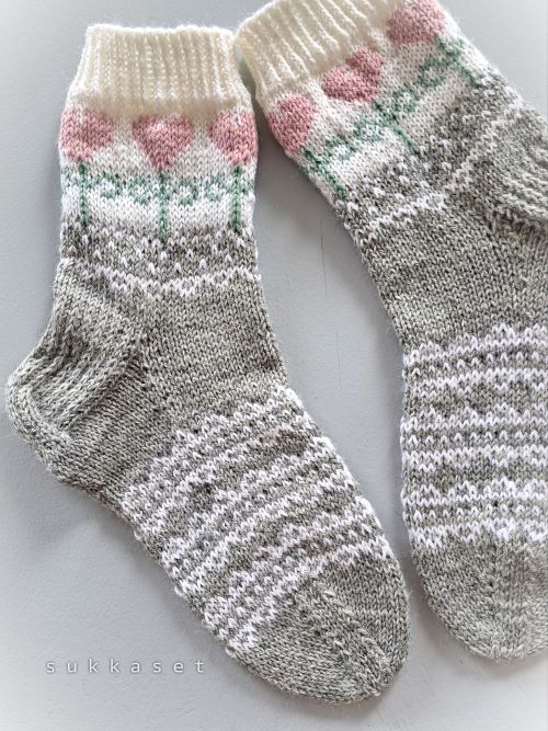 Ensirakkaus-villasukat, neuleohje