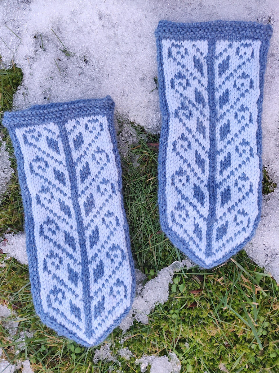 Halla-kirjoneulelapaset, neuleohje