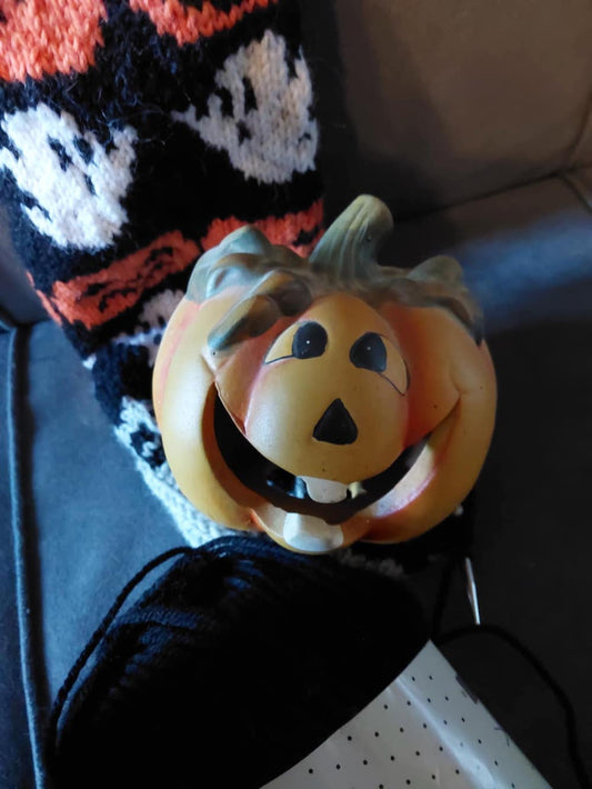 Halloween-sukat, neuleohje