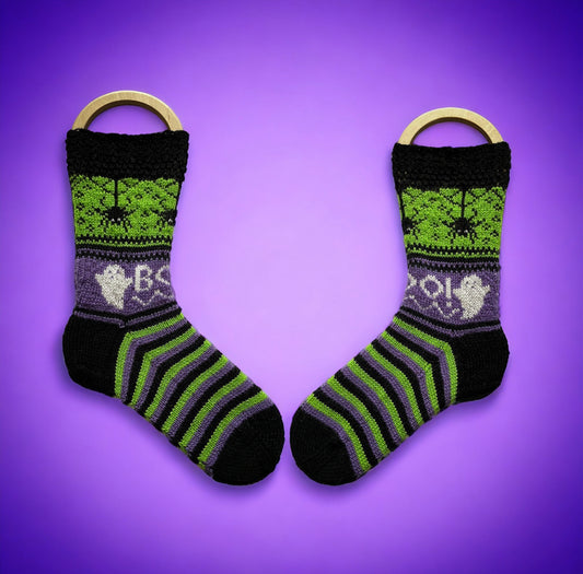 Halloweenit Vol2-villasukat, neuleohje